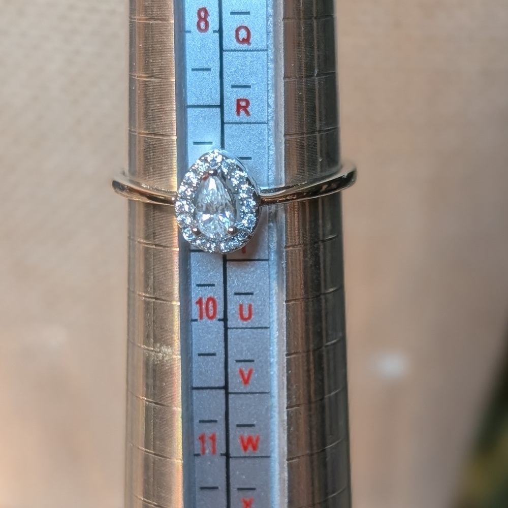 Moissanite Pear Ring Size 9 NWT